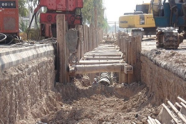 بوی نامطبوع فاضلاب در غرب کرمان؛ بالاآمدن آبهای زیر زمینی زیر پوست شهر