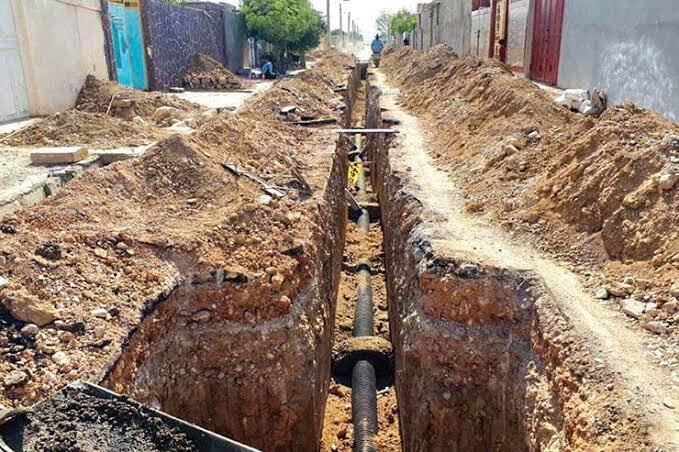 بوی نامطبوع فاضلاب در غرب کرمان؛ بالاآمدن آبهای زیر زمینی زیر پوست شهر