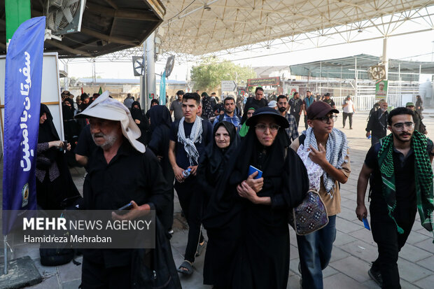 تردد زائرین اربعین حسینی در مرز مهران