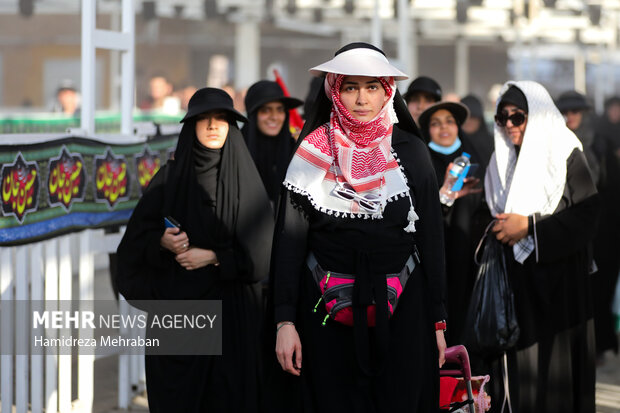 تردد زائرین اربعین حسینی در مرز مهران