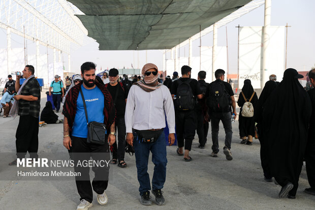 تردد زائرین اربعین حسینی در مرز مهران