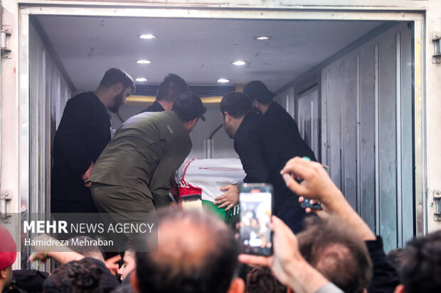 تشییع شهدای حمله آمریکا و عربستان به مقر حشد شعبی در کربلا