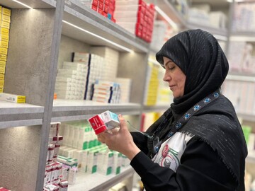خدمت‌ رسانی کادر درمان هلال‌احمر کرمان به ۳۴ هزار زائر اربعین در کربلا