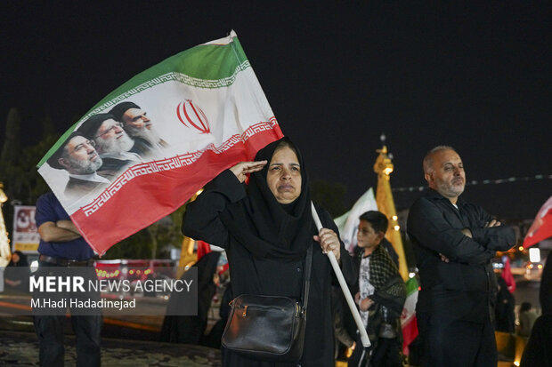 وداع با پیکر شهید سرتیپ دوم خلبان مجید کاظمی در شیراز وداع با پیکر شهید سرتیپ دوم خلبان مجید کاظمی در شیراز