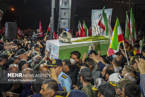 وداع با پیکر شهید سرتیپ دوم خلبان مجید کاظمی در شیراز