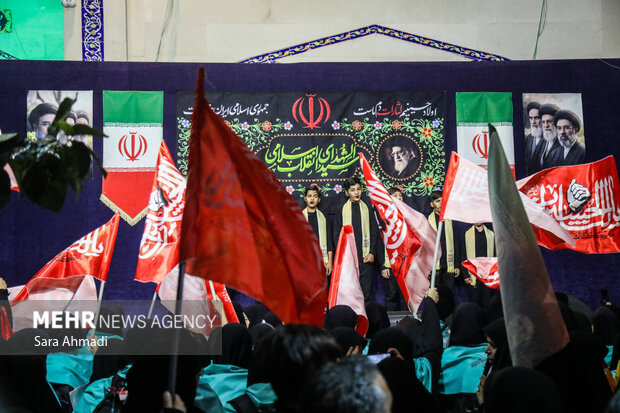 بدرقه کاروان دانش‌آموزی اربعین از مشهد مقدس