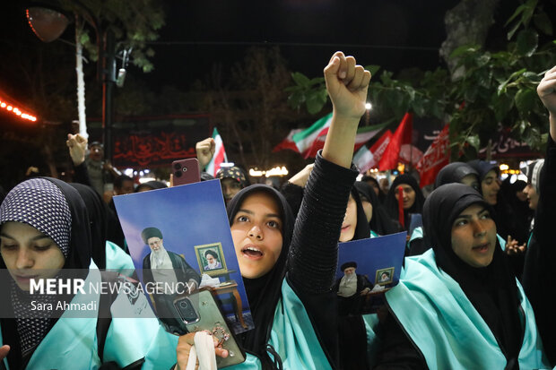 بدرقه کاروان دانش‌آموزی اربعین از مشهد مقدس