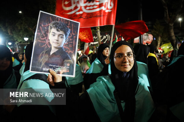 بدرقه کاروان دانش‌آموزی اربعین از مشهد مقدس