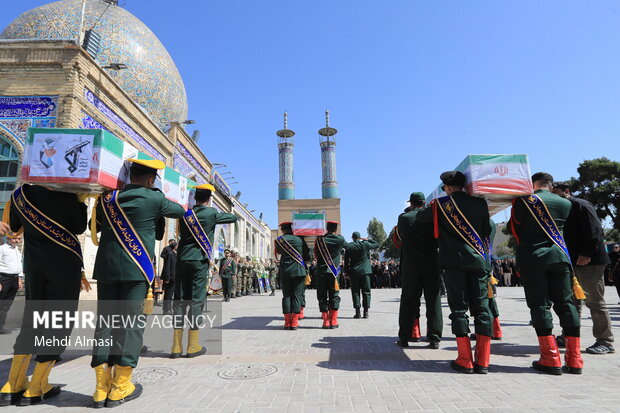 تشییع پیکر مطهر سه شهید والامقام در زنجان