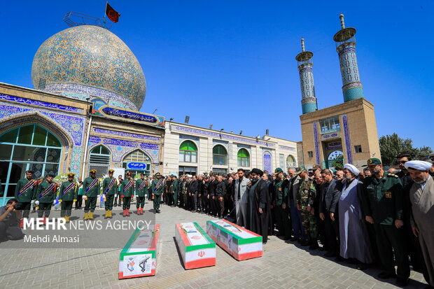 تشییع پیکر مطهر سه شهید والامقام در زنجان