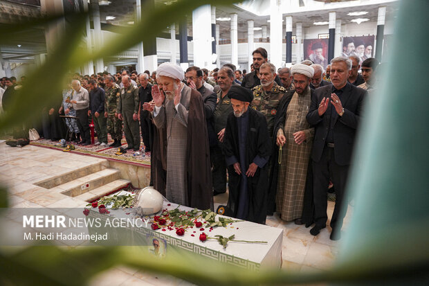 پیکر شهید سرتیپ دوم خلبان مجید کاظمی در شیراز