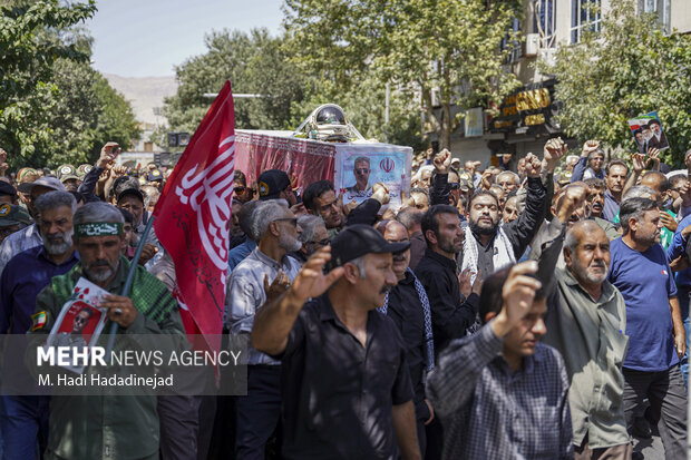 پیکر شهید سرتیپ دوم خلبان مجید کاظمی در شیراز