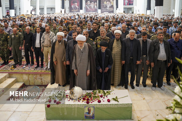 پیکر شهید سرتیپ دوم خلبان مجید کاظمی در شیراز