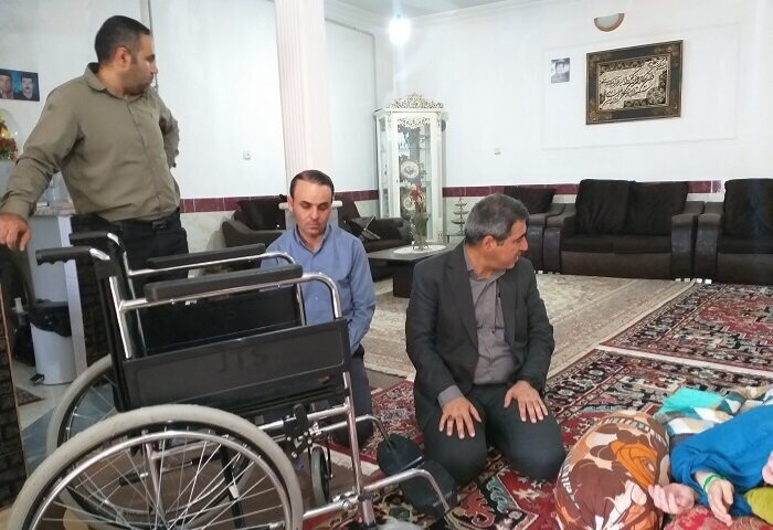اهدای ۵ ویلچر به معلولان روستاهای میانه توسط بانوی نیکوکار اهدای ۵ ویلچر به معلولان روستاهای میانه توسط بانوی نیکوکار