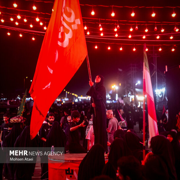 پرچم خونخواهی رهبر شهید انقلاب در طریق‌الحسین(ع)