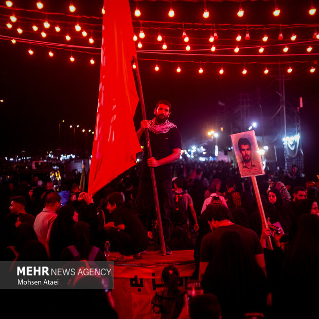 پرچم خونخواهی رهبر شهید انقلاب در طریق‌الحسین(ع)