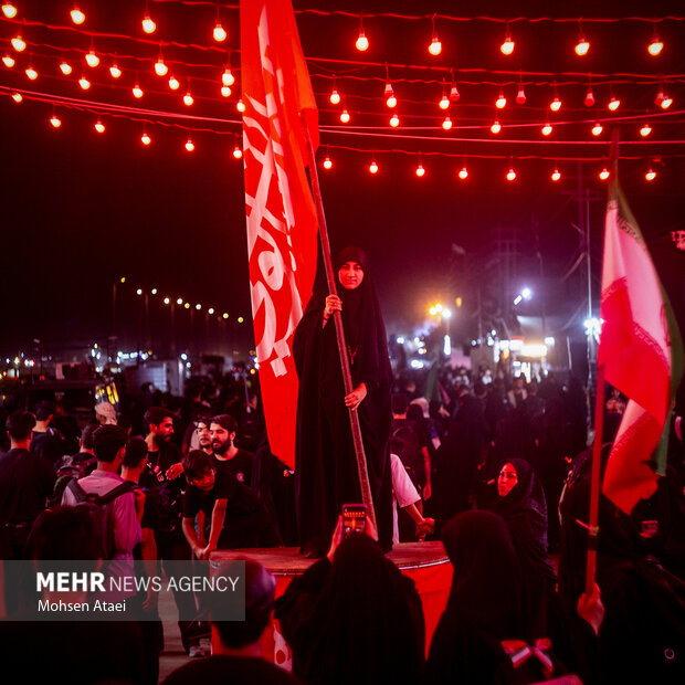 پرچم خونخواهی رهبر شهید انقلاب در طریق‌الحسین(ع)