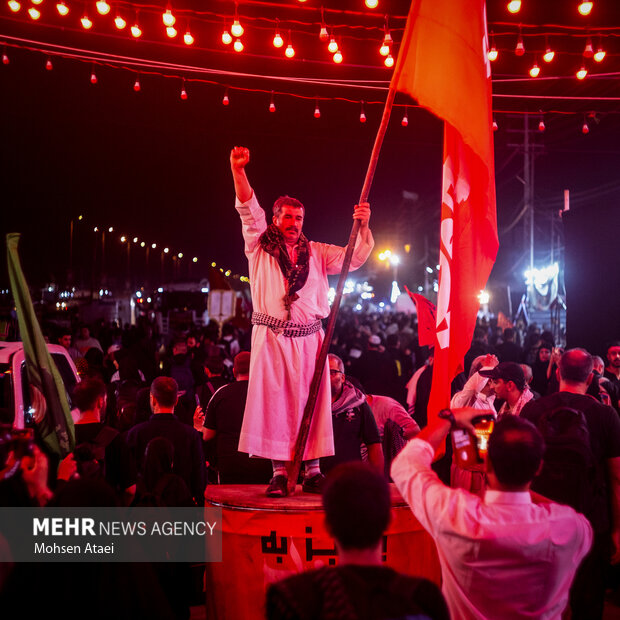 پرچم خونخواهی رهبر شهید انقلاب در طریق‌الحسین(ع)
