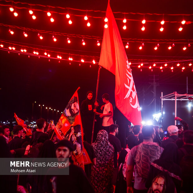 پرچم خونخواهی رهبر شهید انقلاب در طریق‌الحسین(ع)