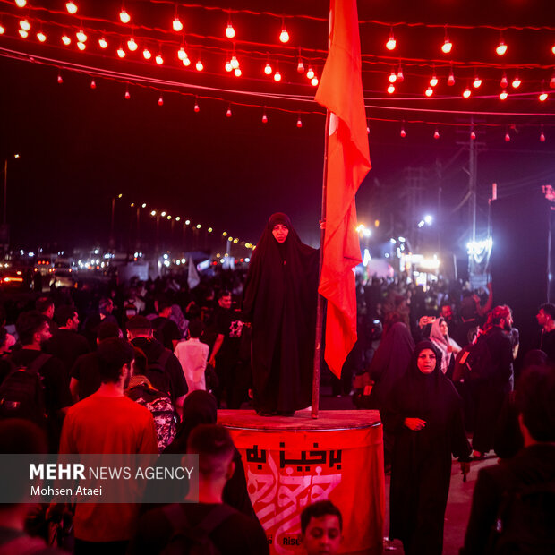 پرچم خونخواهی رهبر شهید انقلاب در طریق‌الحسین(ع)