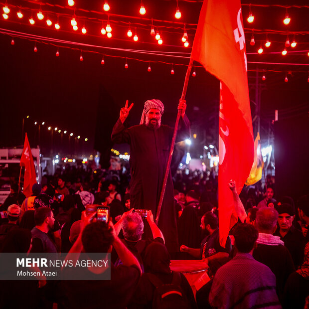 پرچم خونخواهی رهبر شهید انقلاب در طریق‌الحسین(ع)
