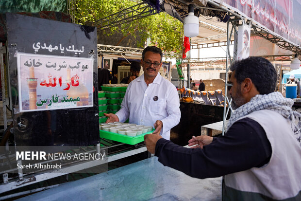 پیاده روی زائرین اربعین حسینی در مسیر نجف به کربلا