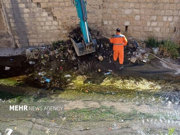 ۱۷ کانال بزرگ دوگنبدان زیر هجوم زباله؛ قانون پسماند همچنان معطل اجرا