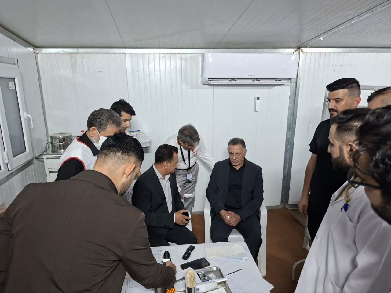 وزیر منابع آب عراق از درمانگاه هلال‌احمر کرمانشاه در منذریه بازدید کرد