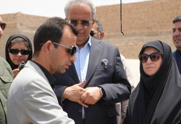 بازدید «شینا انصاری» از کانون‌ ماسه‌های بادی در منطقه کهک