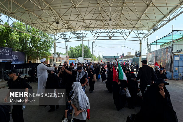 تردد زائرین اربعین حسینی در مرز مهران