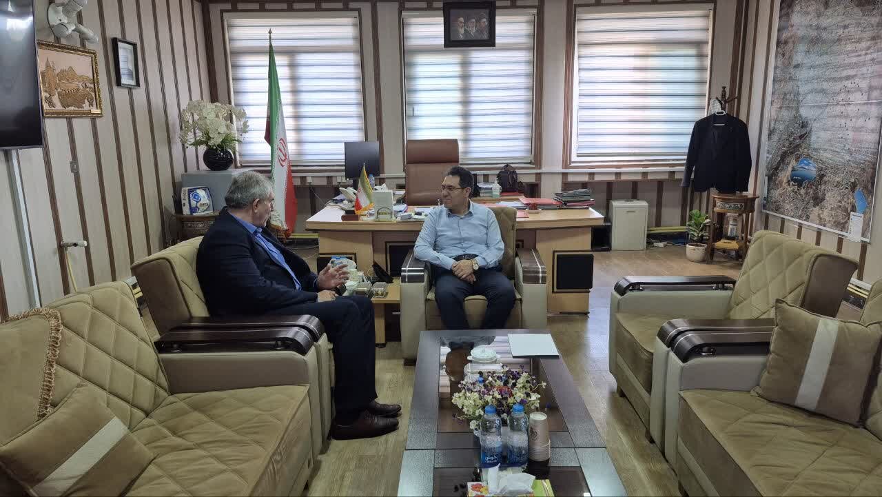 کشاورزان از آتش سوزی  مزارع بعد از برداشت محصول خوداری کنند 