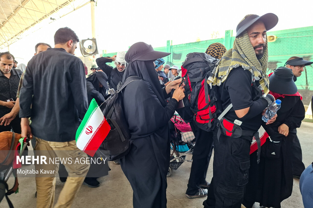 مهران گذرگاه عشق حسینی؛ حماسه خدمت به زائران رقم خورد