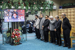 مراسم یادبود اکبر عبدی برگزار شد؛ پخش سریال‌ها بعد از صفر