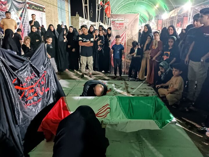 نمایش خیابانی «اربعین امسال ما» در پایانه مرزی چذابه روی صحنه رفت