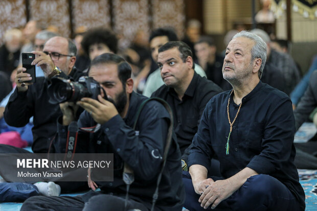 مراسم یادبود مرحوم «اکبر عبدی» در مسجد بلال