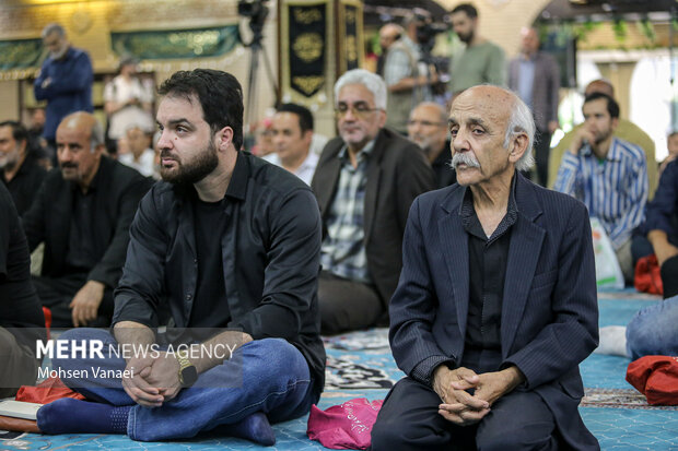 مراسم یادبود مرحوم «اکبر عبدی» در مسجد بلال