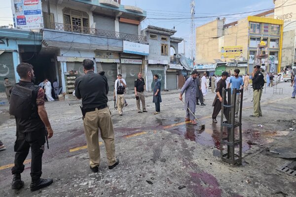 جزییات جدیدی از حمله انتحاری مقابل پاسگاه پلیس در پاکستان جزییات جدیدی از حمله انتحاری مقابل پاسگاه پلیس در پاکستان