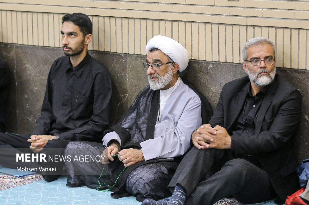 مراسم یادبود مرحوم «اکبر عبدی» در مسجد بلال