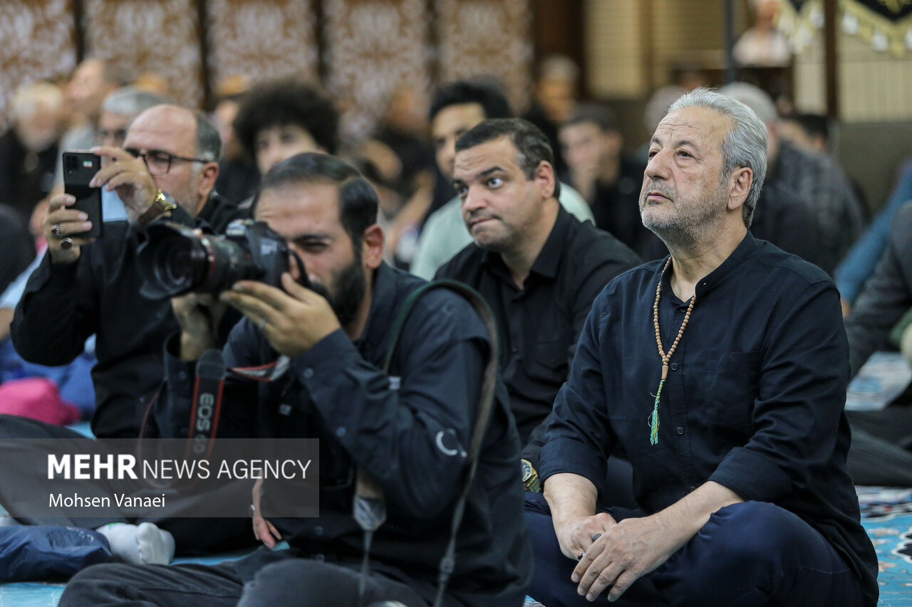 مراسم یادبود مرحوم «اکبر عبدی» در مسجد بلال