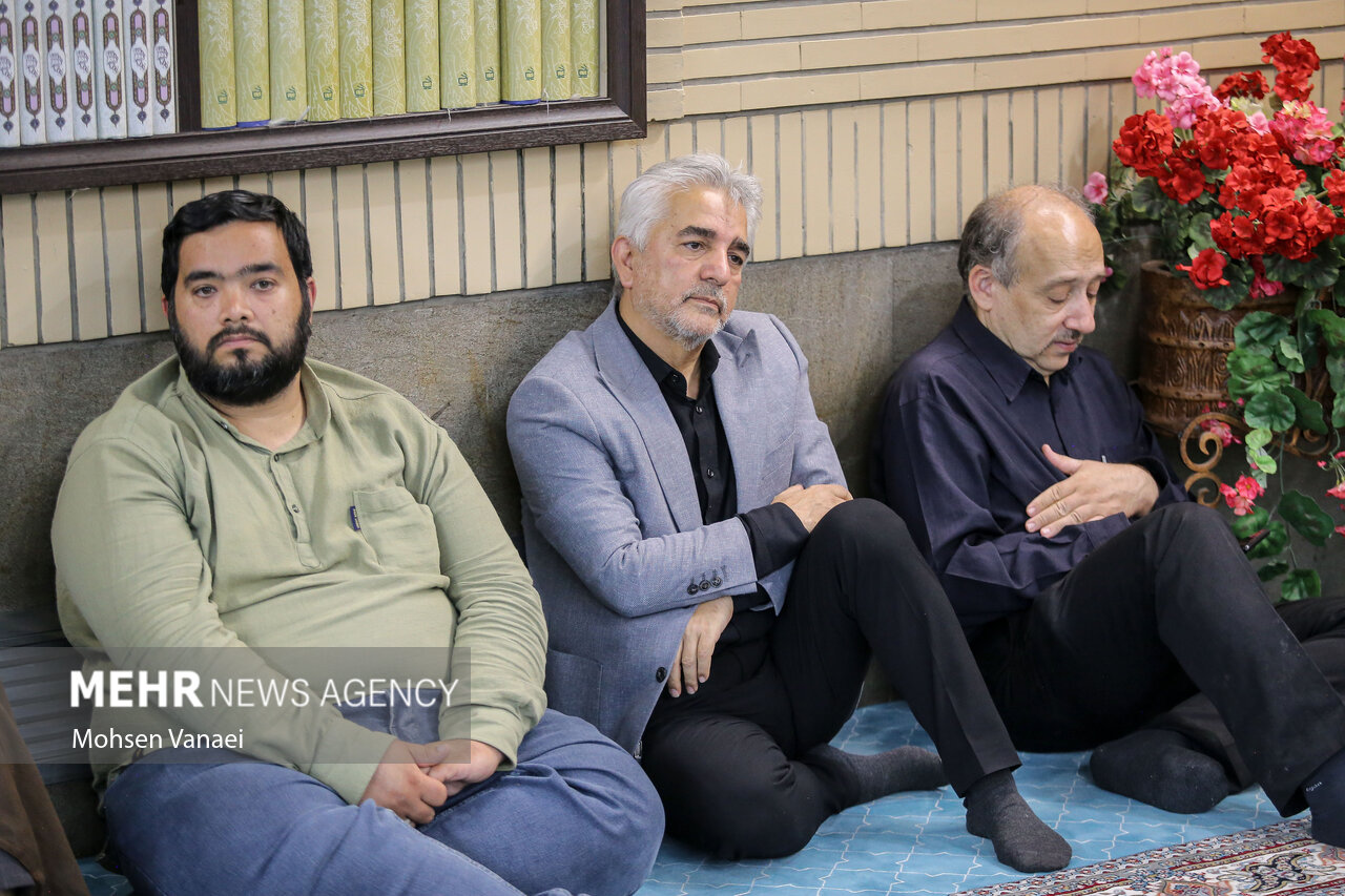 مراسم یادبود مرحوم «اکبر عبدی» در مسجد بلال