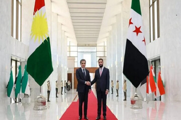 سفر بارزانی به دمشق و حذف پرچم عراق از مراسم استقبال