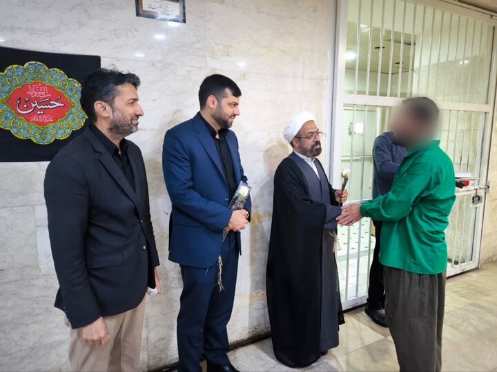 آزادی ۲۷ زندانی واجد شرایط در قم به مناسبت اربعین حسینی آزادی ۲۷ زندانی واجد شرایط در قم به مناسبت اربعین حسینی