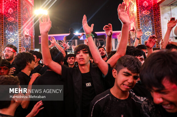 عزاداری شب اربعین حسینی در بین الحرمین