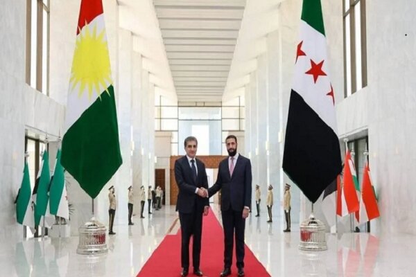 سفر بارزانی به دمشق و حذف پرچم عراق از مراسم استقبال