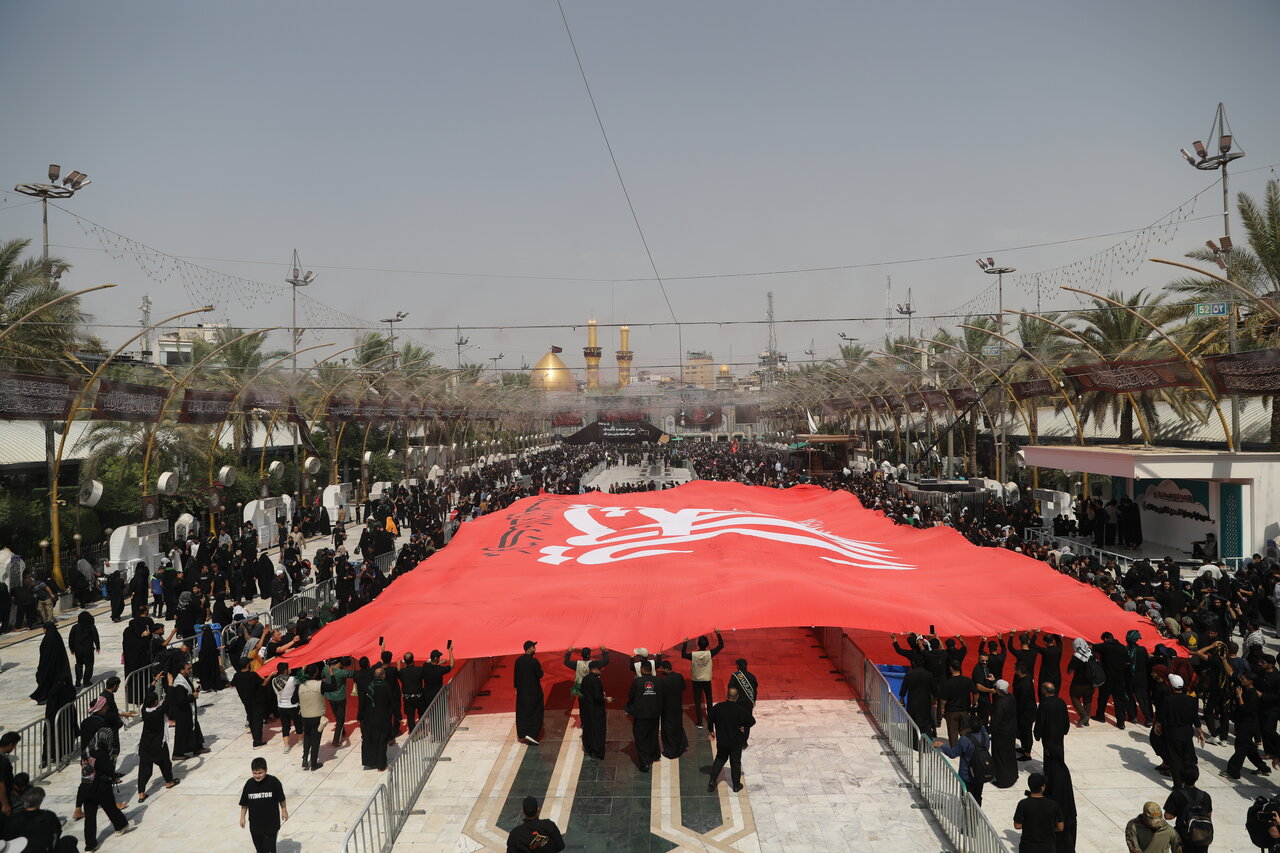 Arbaeen pilgrims hold up biggest red flag in Karabal