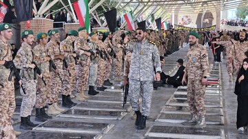 تجدید میثاق نیروهای یگان فاتحین لشکر ۳۱ عاشورا با شهدا در اربعین حسینی