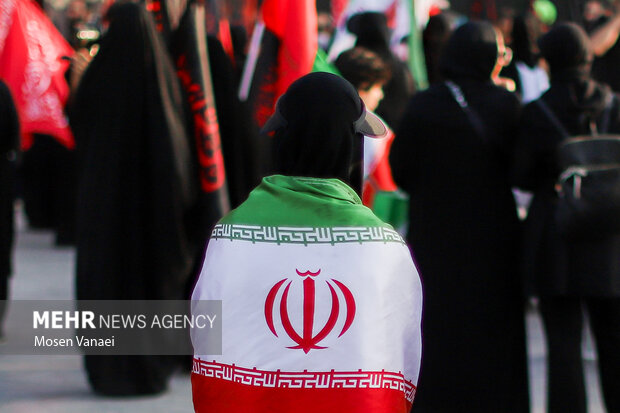 پیاده روی جاماندگان اربعین در تهران - ۱