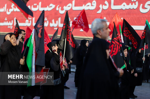 پیاده روی جاماندگان اربعین در تهران - ۱