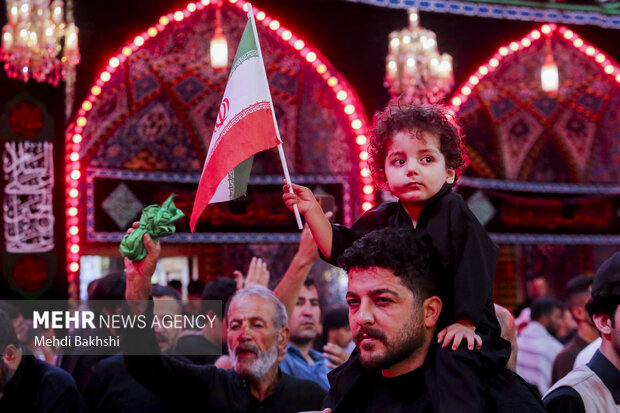 عزاداری شب اربعین در بین الحرمین