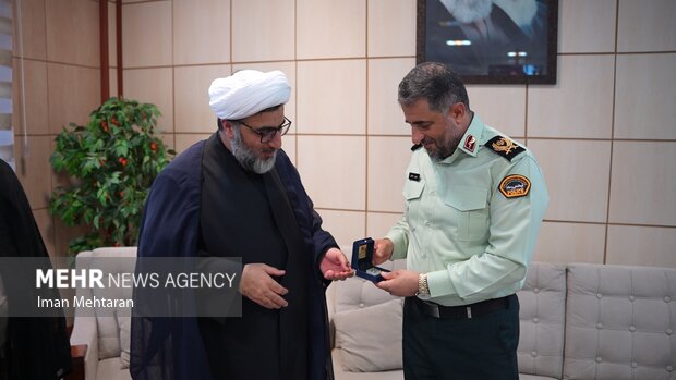 تقدیر از ضامن کربلای زوار اربعین توسط حرم امیرالمومنین(ع)